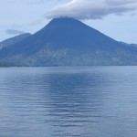 Lago Atitlán y Volcán Toliman, Guatemala - Raymond Ostertag, Creative Commons Genérica de Atribución/Compartir-Igual 2.5 | namasteviajes.com