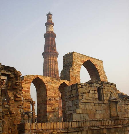 Qutub Minar, Delhi (India) - Salasks at English Wikipedia | namasteviajes.com