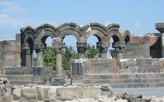 Ruinas del Templo de Zvartnots, Armenia - Hayk, self2 GFDL cc-by-2.5 | namasteviajes.com